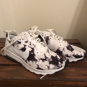 Nike Air Maxx women’s running shoes